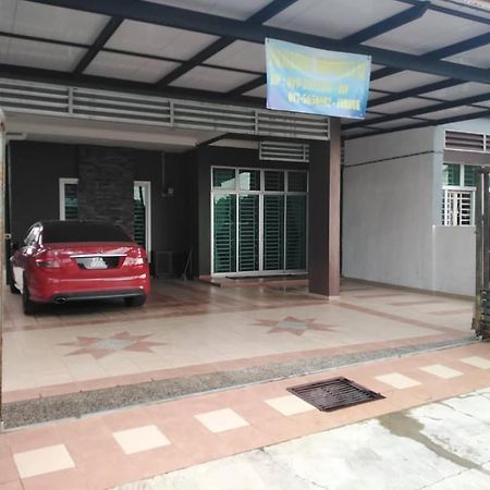Farisha Homestay 알로르세타르 외부 사진