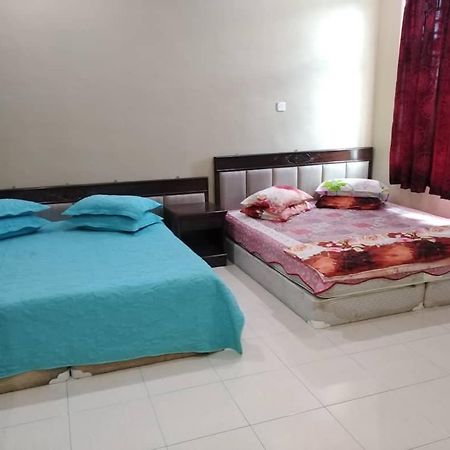 Farisha Homestay 알로르세타르 외부 사진
